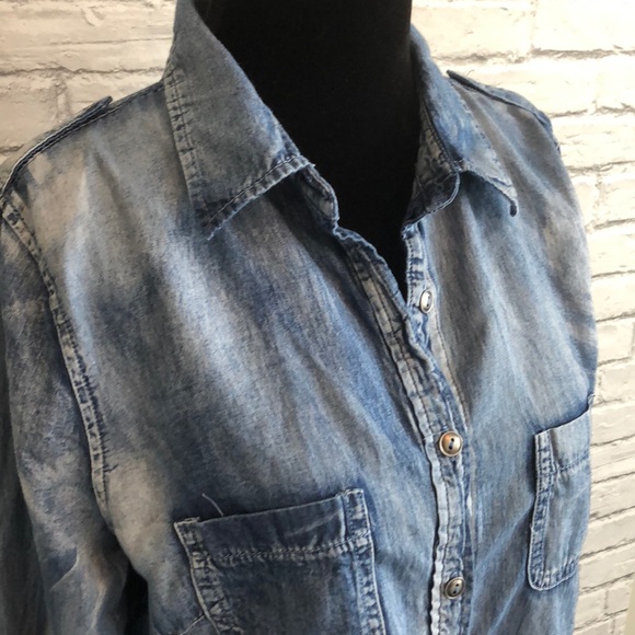 ⚡️Red Tulips crop chambray denim top size XL - Picture 5 of 8